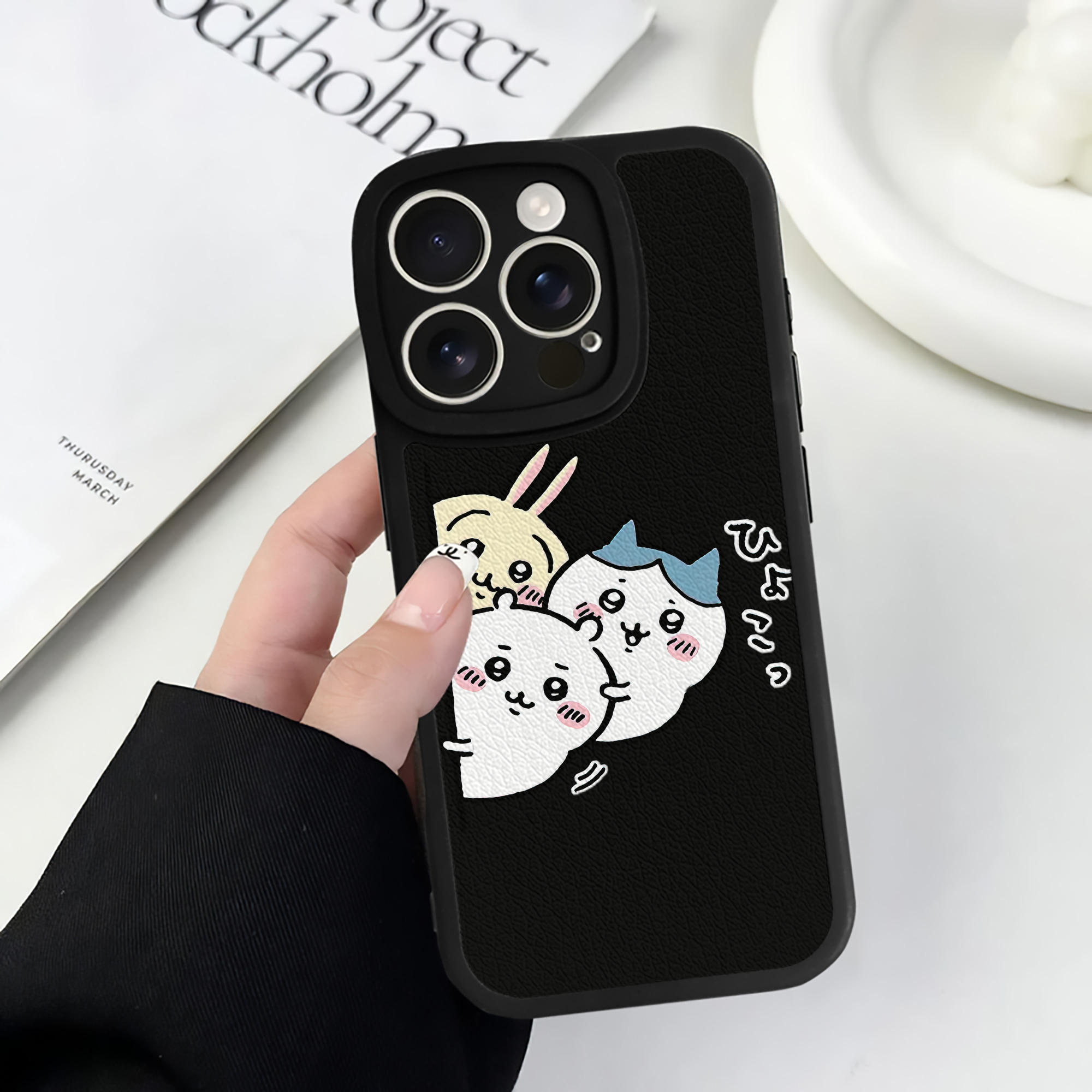 （画像用） ちいかわ うさぎ Chii-kawa usagi 【iPhone 16シリーズ対応】シリコンスマホケース（レザー調） 材質：シリコン